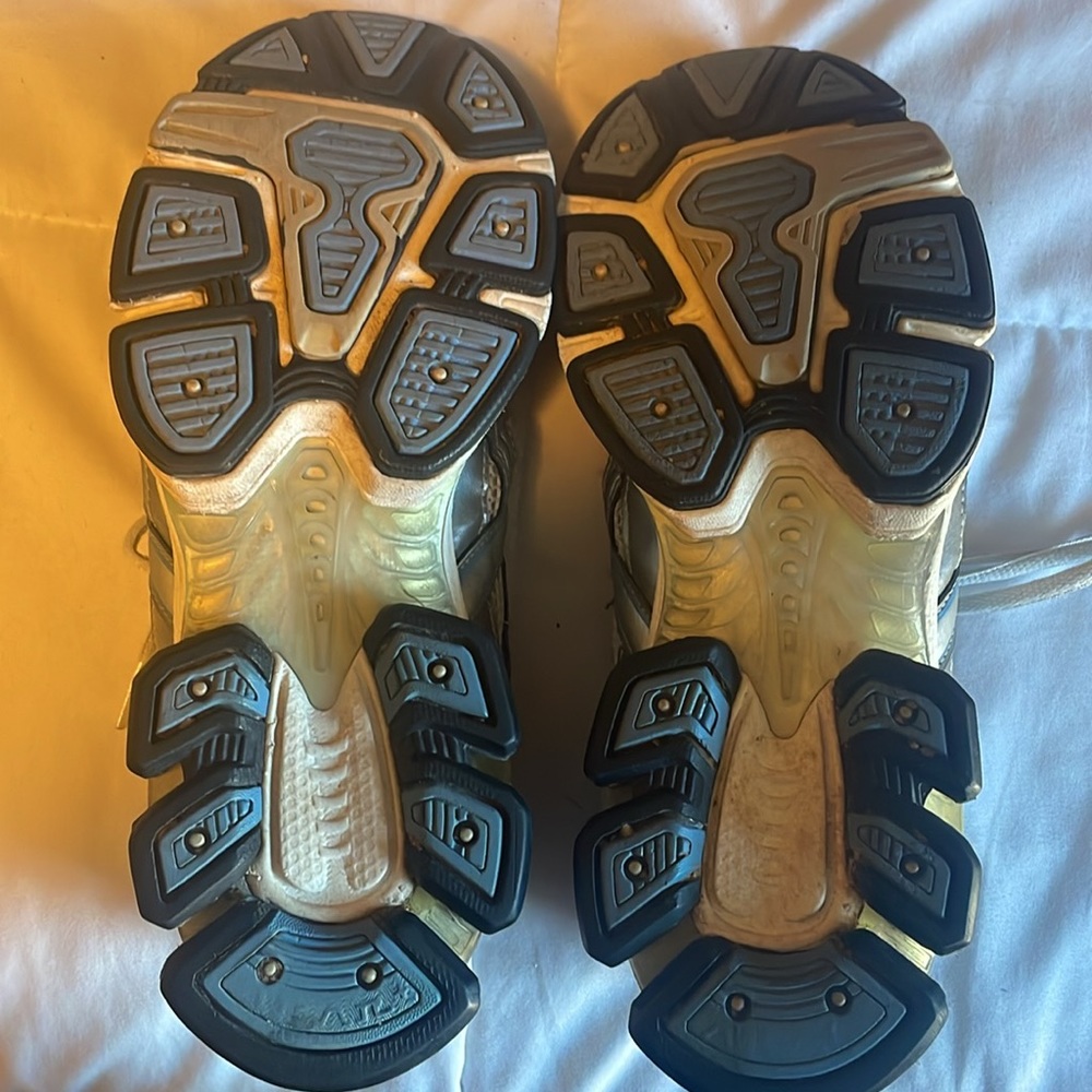 ASICS - Picture 4 of 5
